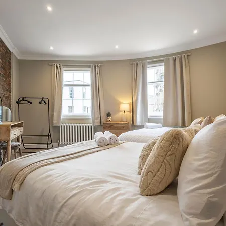 Apartment Stylish Sleeps 6 *